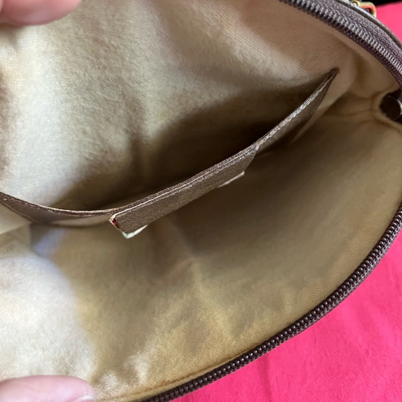 🤩⭐️HOST PICK ⭐️🤩 Gucci Vintage Sling Bag. - Picture 5 of 13